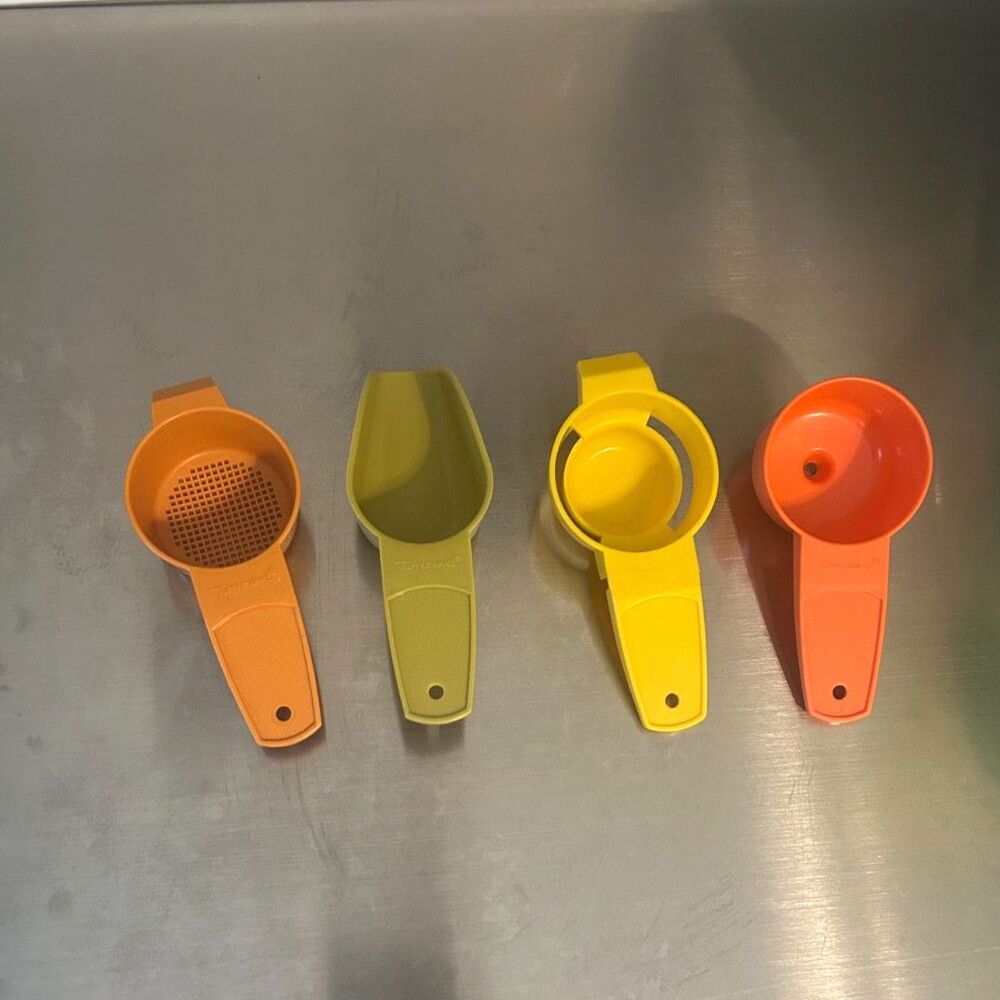 Vintage Tupperware Gadgets Scoop Strainer Egg Separator Funnel